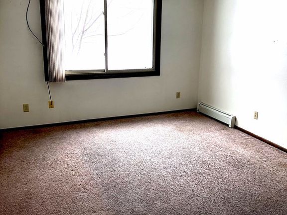 3rd image of 216 12th St NE APT 204