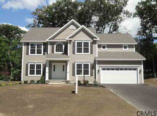 100 Thackeray Ct, Niskayuna, NY 12309