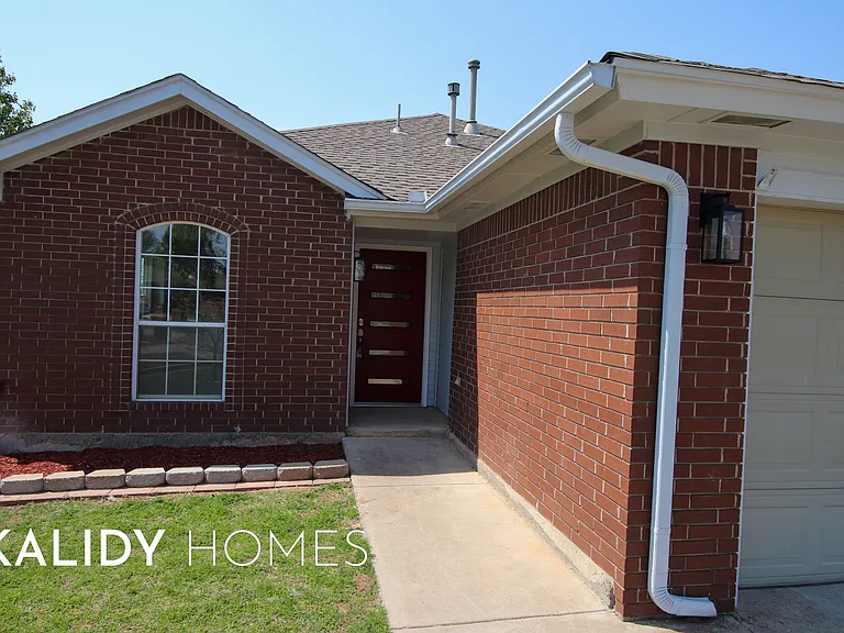 1400 Buena Vista Cir — Photo 23