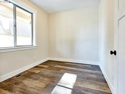1211 Judy St — Photo 4