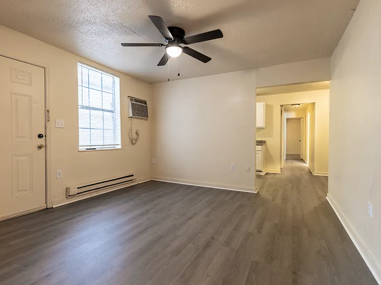 1818 Leland St — Photo 1