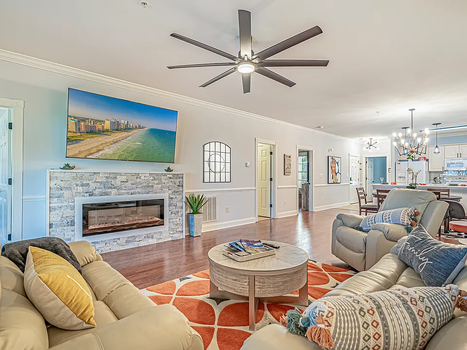 4869 Luster Leaf Cir