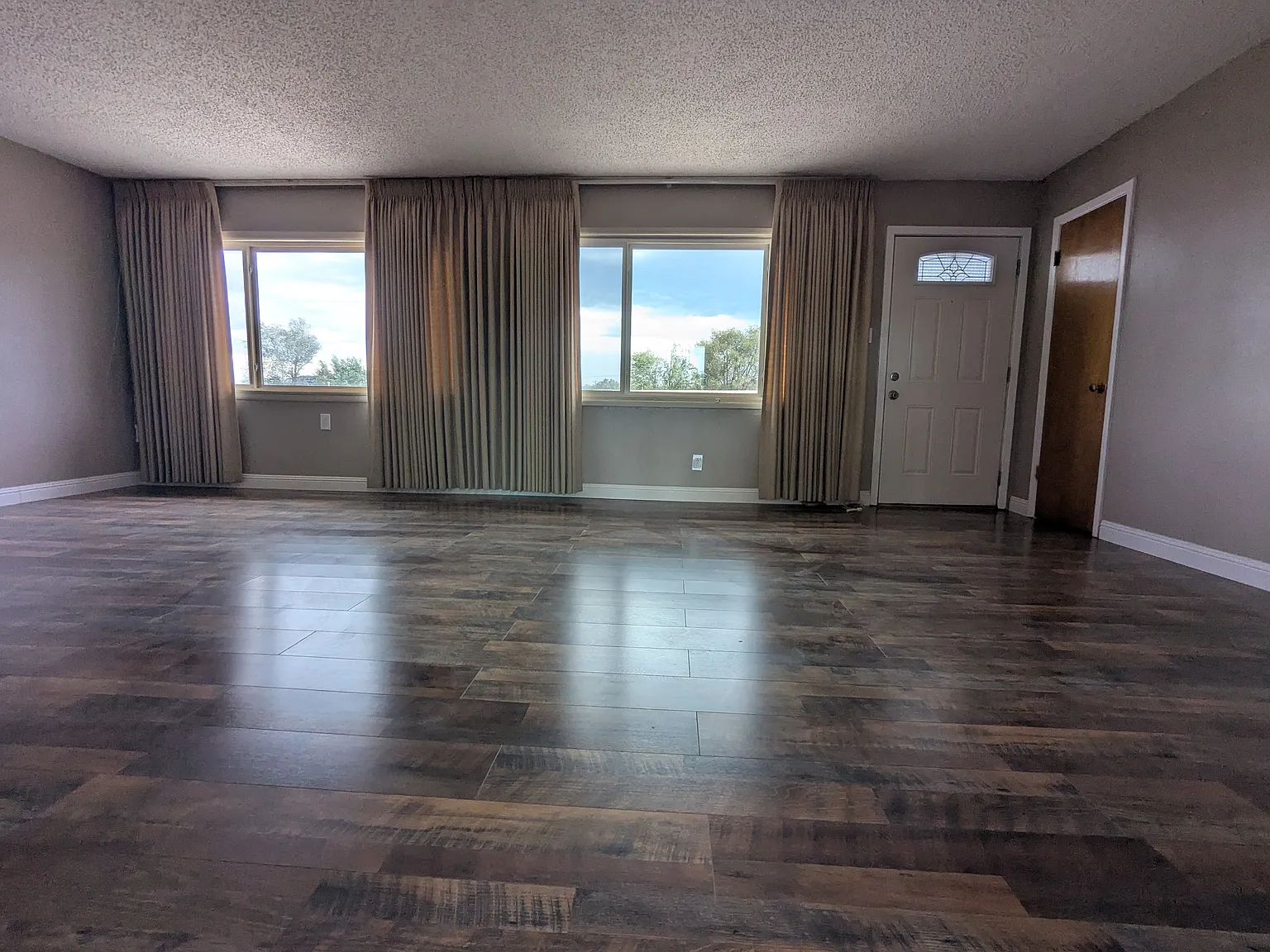 3 bed, 1242 sqft, $1,300 — Photo 2