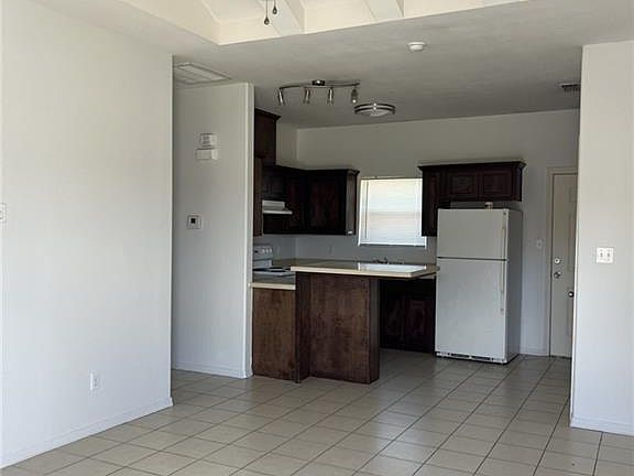 3rd image of 3001 E Diamond Head Ave