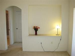 4th image of 702 Belmont Pl