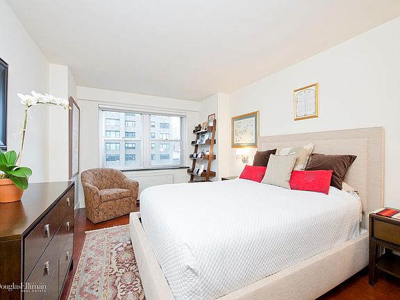 4th image of 75 E End Ave APT 10-G