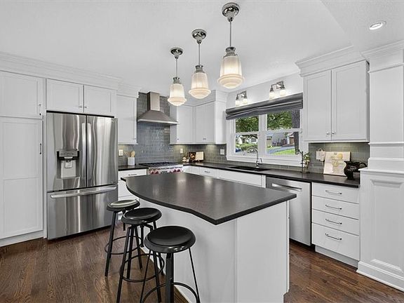 3rd image of 5407 Chadwick St