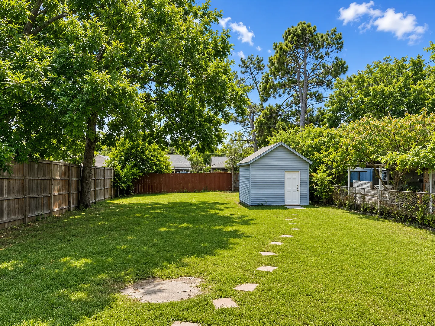Fort Worth Charm Meets Modern Style Move-In Ready with a HUGE Backyard & Prime Location! — Photo 4