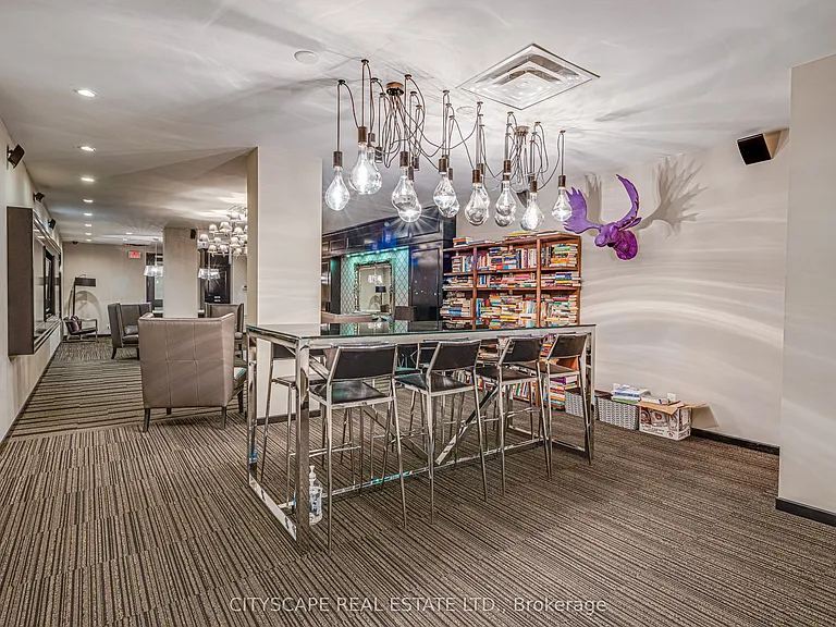 510 King St E #313 — Photo 32