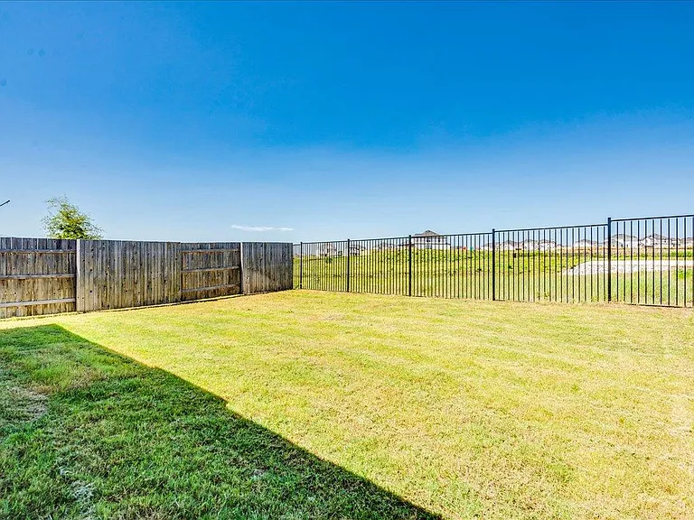 802 Papaya Dr — Photo 24