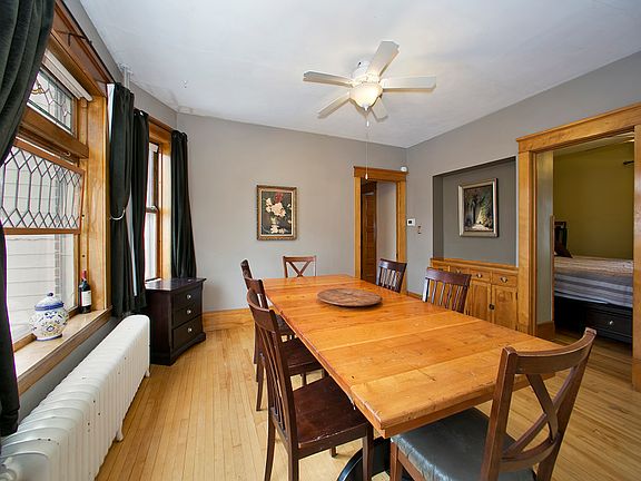 5th image of 526 Arlington Ave W