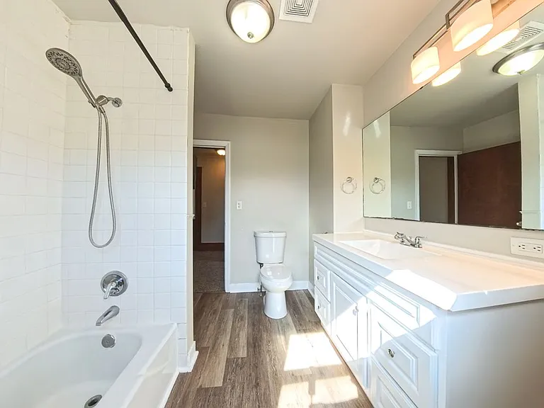 3303 University Ave — Photo 24