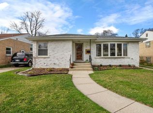209 Thelin Ct, Wilmette, IL 60091