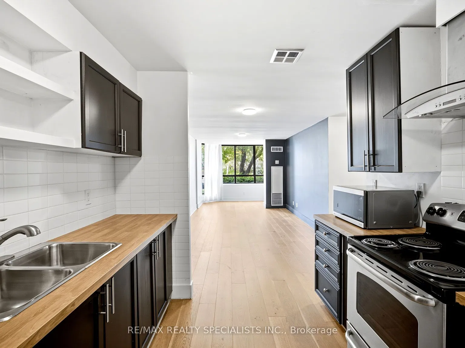 2 bed, $2,400 — Photo 3