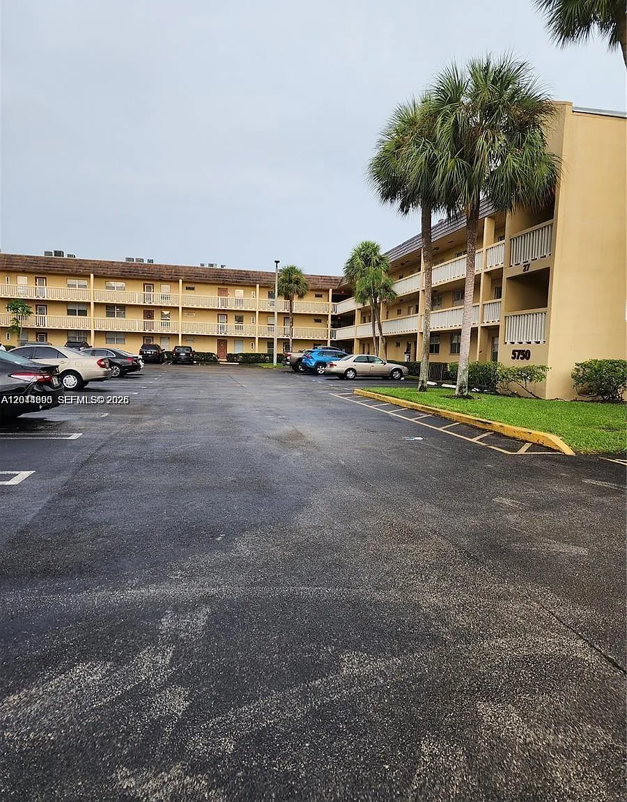 Bermuda Club Nine Condo — Photo 1