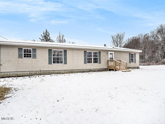 3rd image of 15127 Scenic Dr