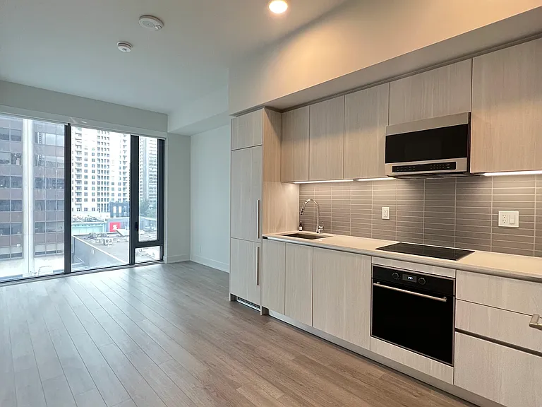 8 Cumberland St #3904 — Photo 3