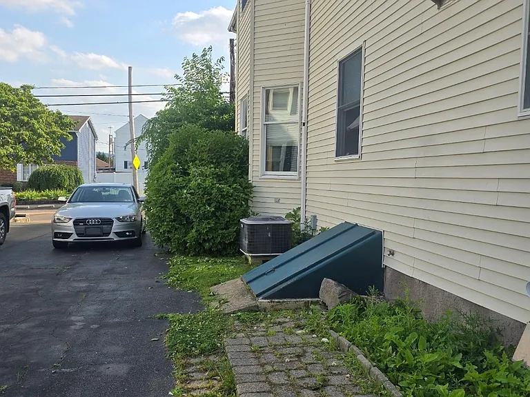 4 Miner St — Photo 21