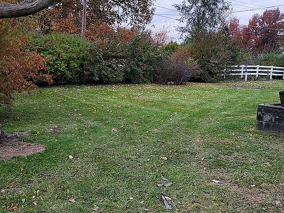 4th image of 105 Ivy Ln