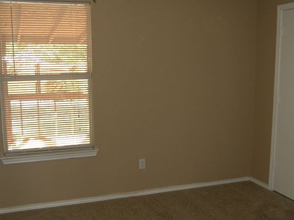 4th image of 1405 E Jefferson Ave