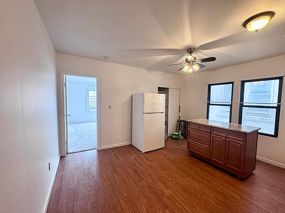 4th image of 1378 Forest Ave #2R