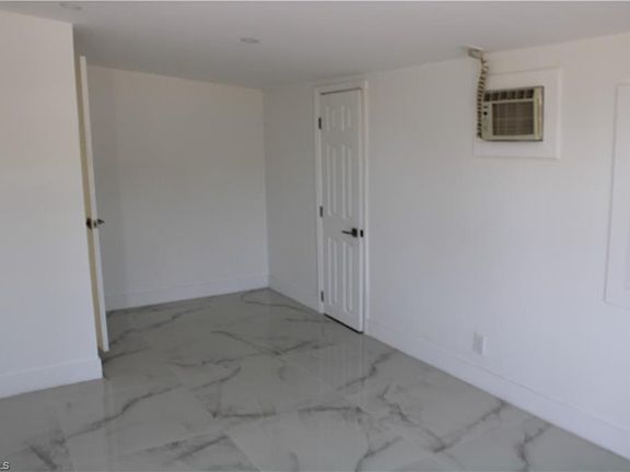 4th image of 315 Morgan CIR N