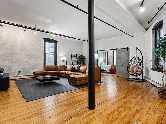 3rd image of 13-19 Stanhope St #2A