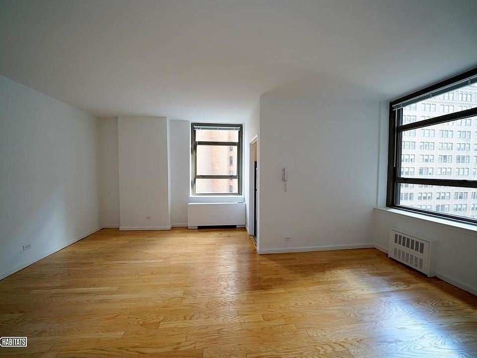2nd image of 4 Park Ave APT 8L