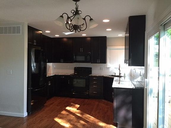 Complete NEW kitchen, Granite, hardwood