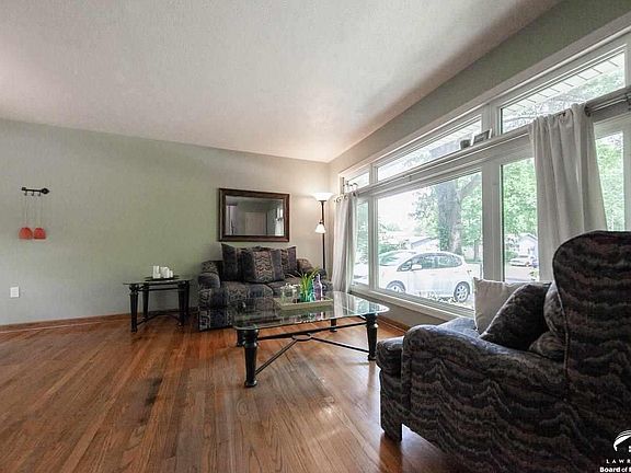 4th image of 2525 Belle Haven Dr