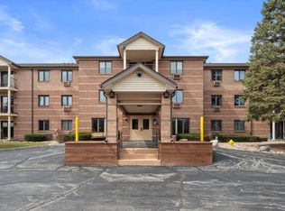 530 N Silverbrook Dr UNIT 112, West Bend, WI 53090
