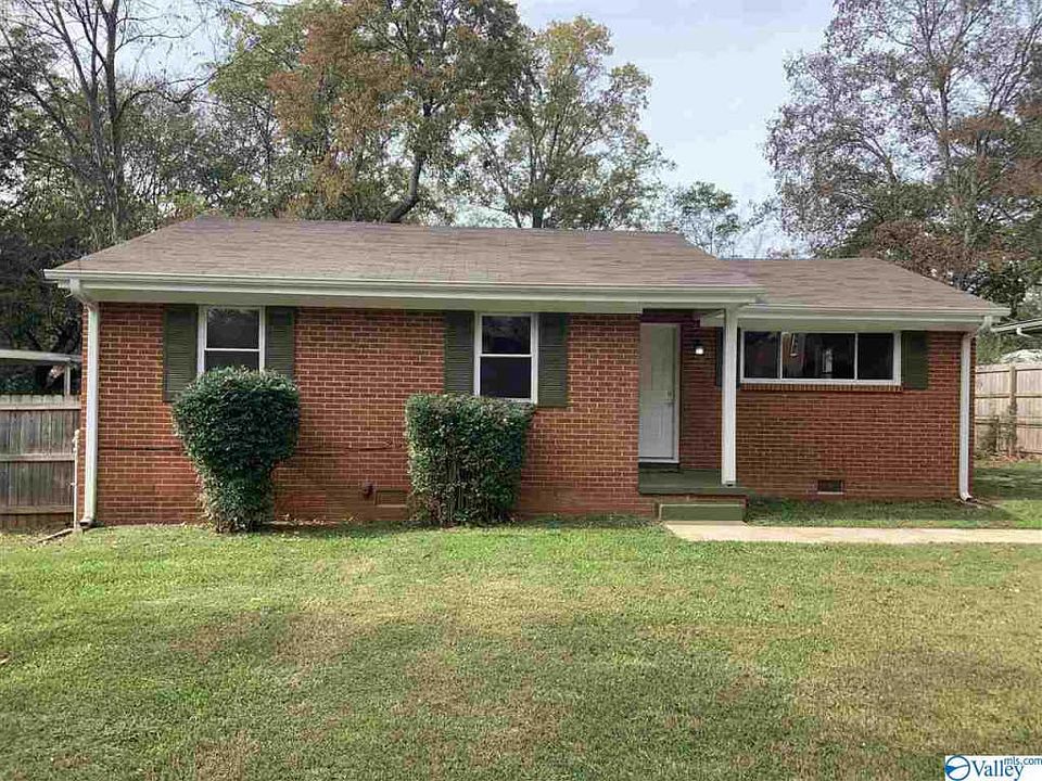1st image of 415 Greenacres Dr NW