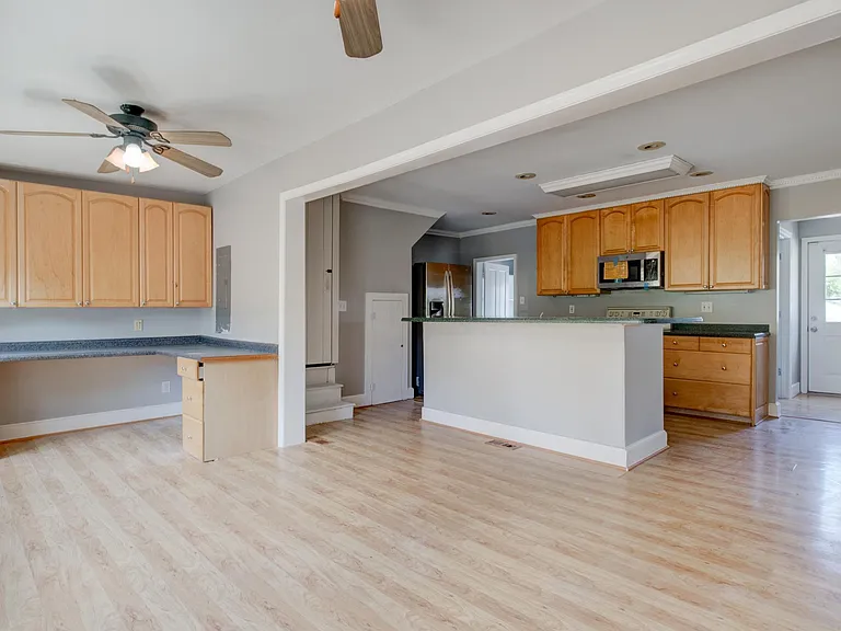 8215 Chestnut Grove Rd — Photo 4