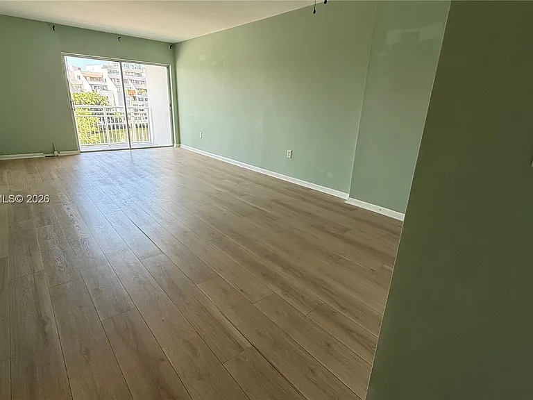 400 Kings Point Dr #316 — Photo 5