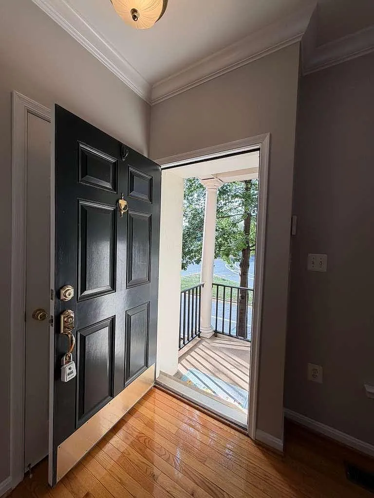 3 bed, 2245 sqft, $3,100 — Photo 3