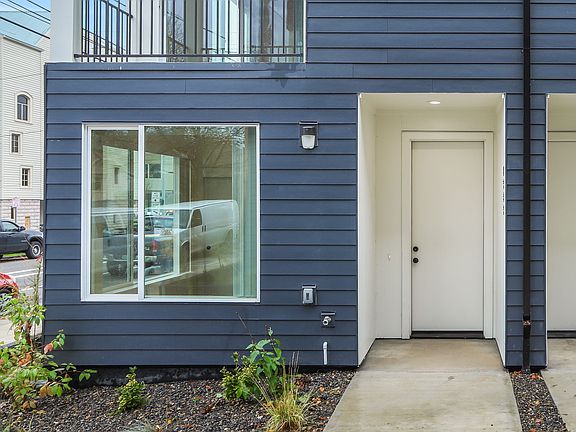 4th image of 4391 N Vancouver Ave #0