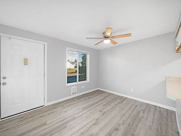 4th image of 14302 E Burnside St #14324