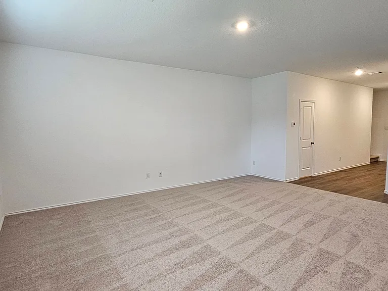 414 Bass Dr — Photo 7