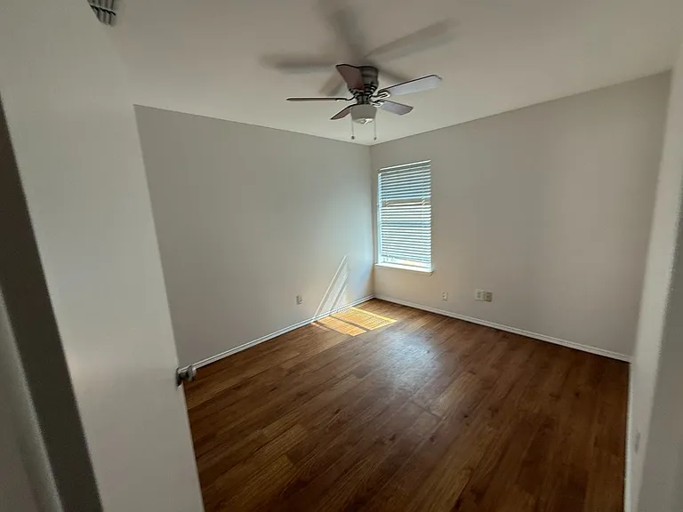 8424 Cove Meadow Ln — Photo 4