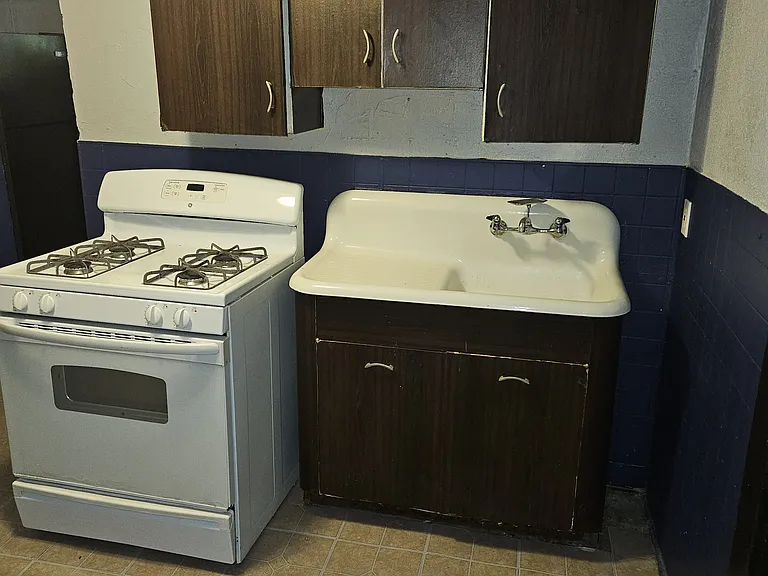 105 Pennsylvania Ave #6 — Photo 8