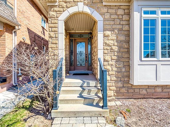 3rd image of 303 Burloak Dr
