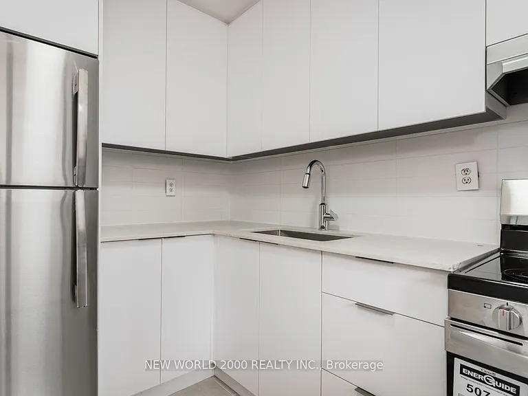 101 Roehampton Ave #1901 — Photo 5