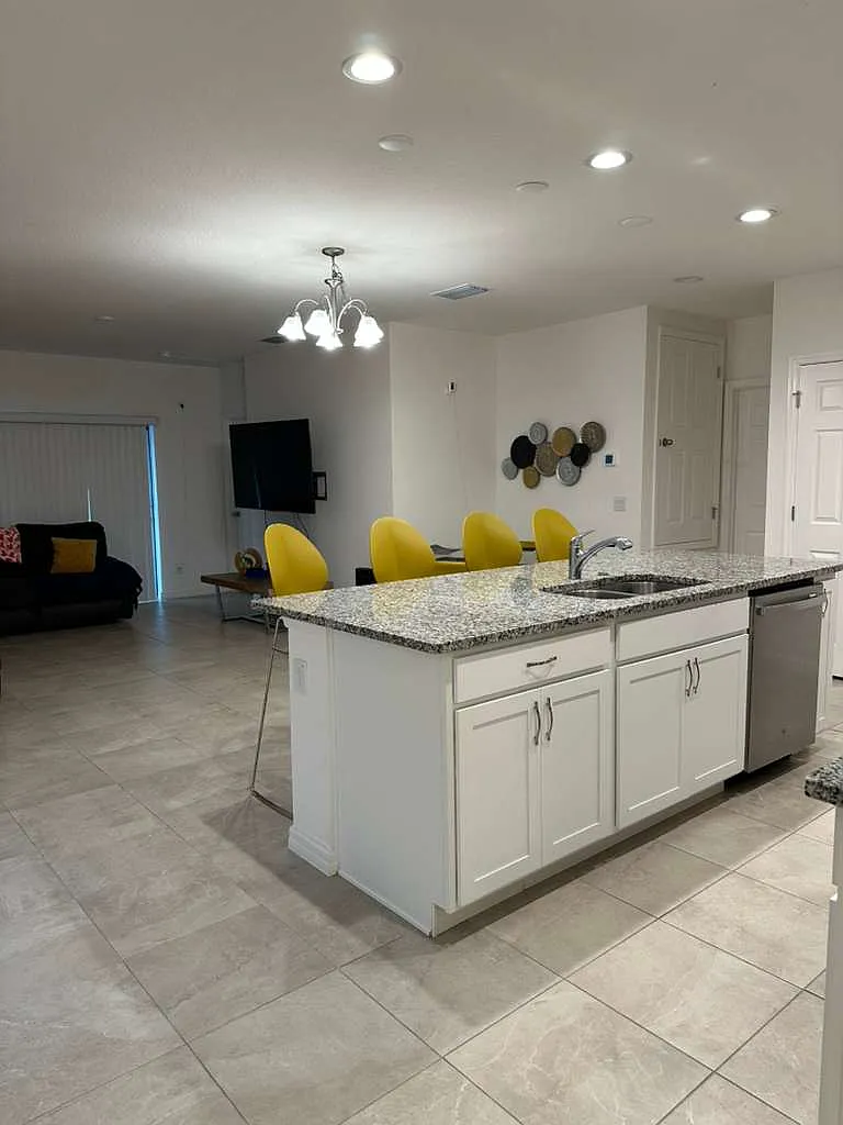4 bed, 1509 sqft, $2,980 — Photo 2