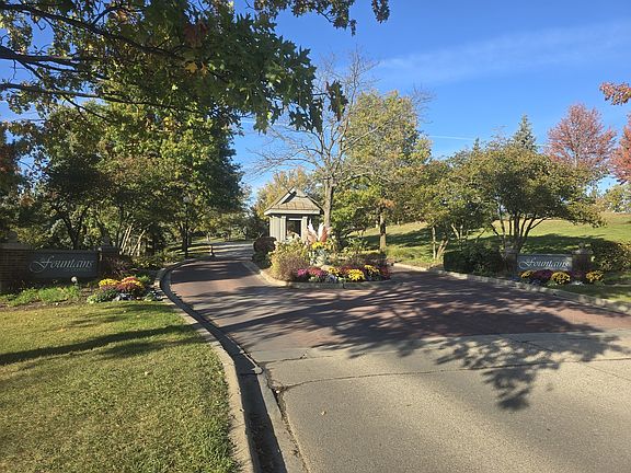 2nd image of 913 Fountain View Dr