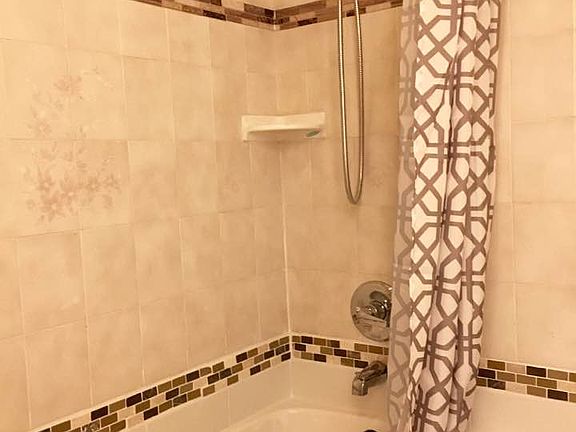5th image of 729 S Hobart Blvd APT 10