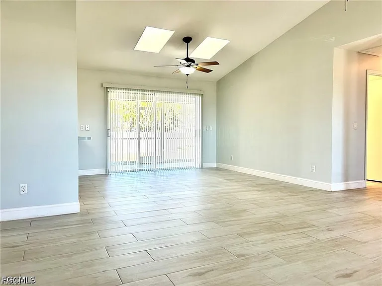 1203 SW 34th St — Photo 9