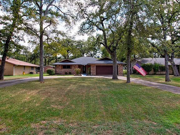 3rd image of 1010 Kiowa Dr W