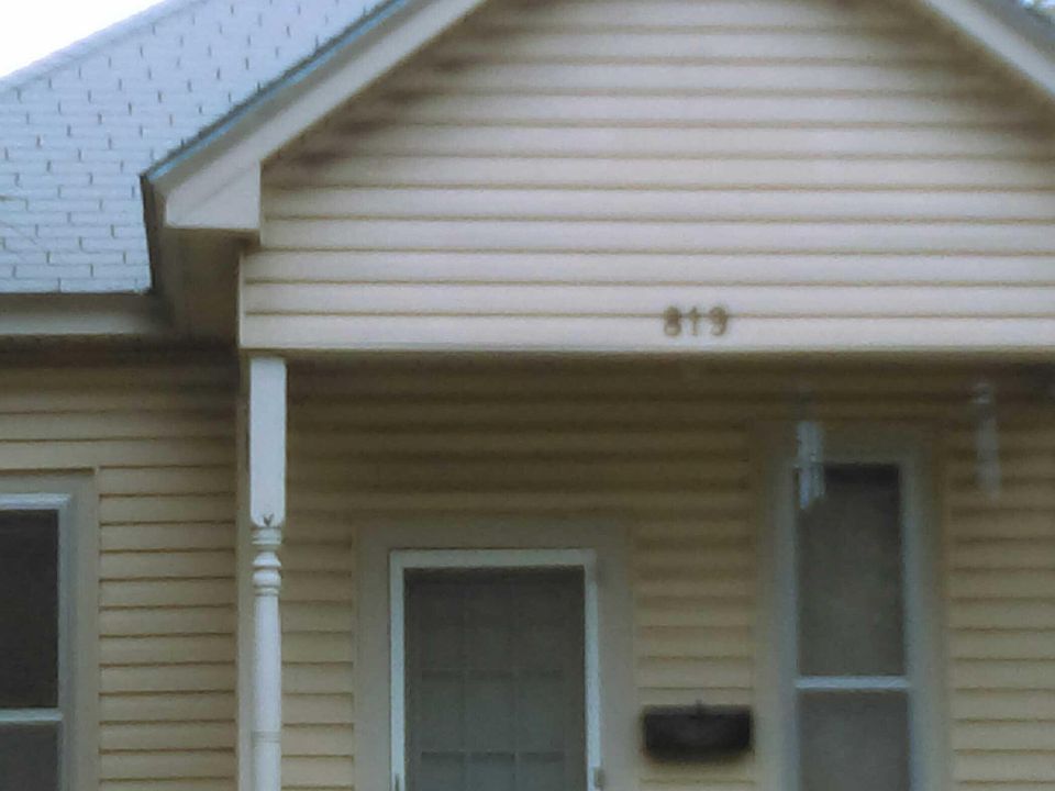 2nd image of 819 N Main St