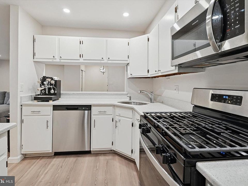 1st image of 207 Stockton Ct #207