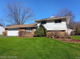 7264 Richardson Rd, West Bloomfield, MI 48323